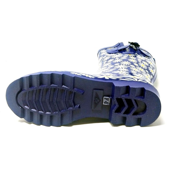 Women 11" Mid-Calf Rubber Rain Boots, Daisies Flower Print Water Boots Wellies - Picture 3 of 5